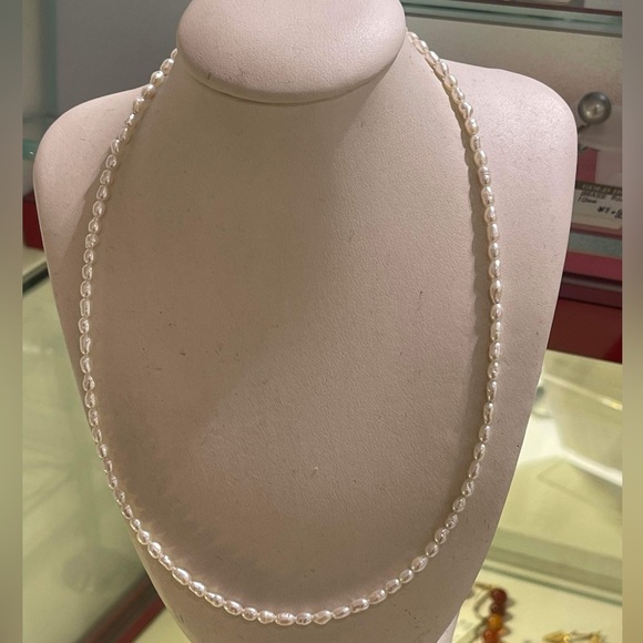 ❌ SOLD ❌ Fresh Water Pearl Necklace - Picture 4 of 4